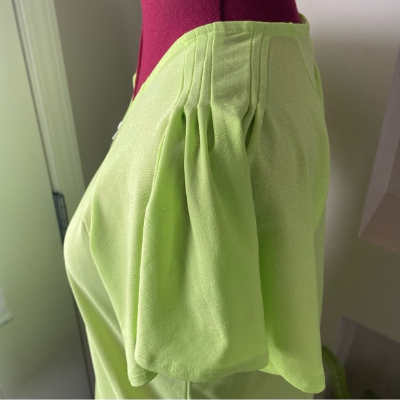 Lily Morgan women green short sleeve pullover sheer top. Size S. Used. - Picture 4 of 10